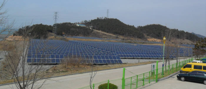 한국수력원자력의 5MW 규모 한빛솔라 2호 태양광발전소.