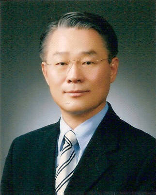 김신길 아세아텍 대표가 중소기업사랑나눔재단에 7000만원을 후원했다.