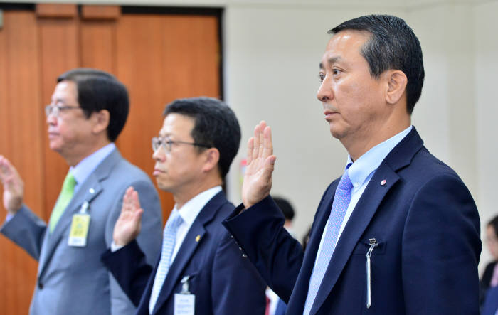 권영수 LG유플러스 부회장, 다단계판매 중단 적극 검토