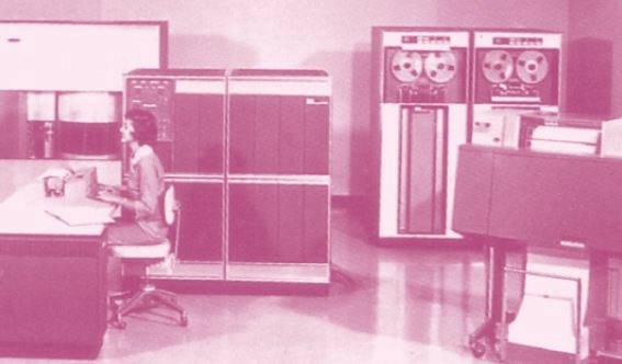 경제기획원이 1967년 도입한 `IBM 1401` 모델