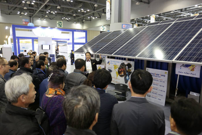 Many visitors visited the exhibition hall at the 2016 Korea Energy Exhibition. About 20,300 visitors visited the exhibition hall for four days.