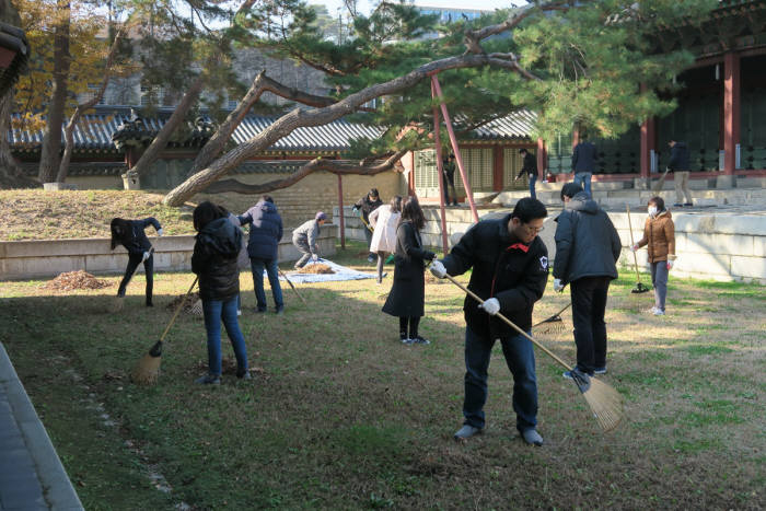 라이엇 게임즈 임직원 문화유적지 청정활동