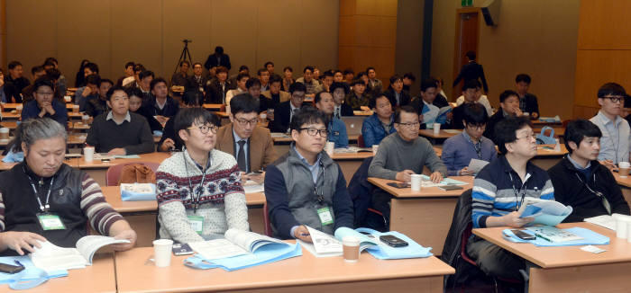 명정보기술은 16일 서울 코엑스에서 `2016 데이터 복구 기술` 세미나를 열었다.