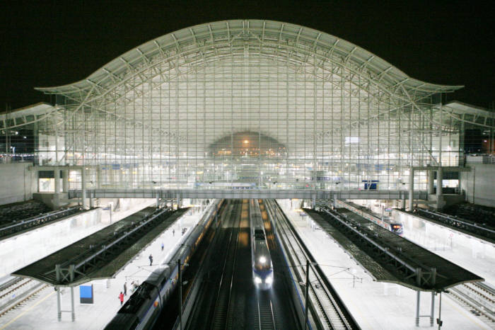 KTX 광명역, 환전·통신사로밍센터 등 `공항 특성화 매장` 유치