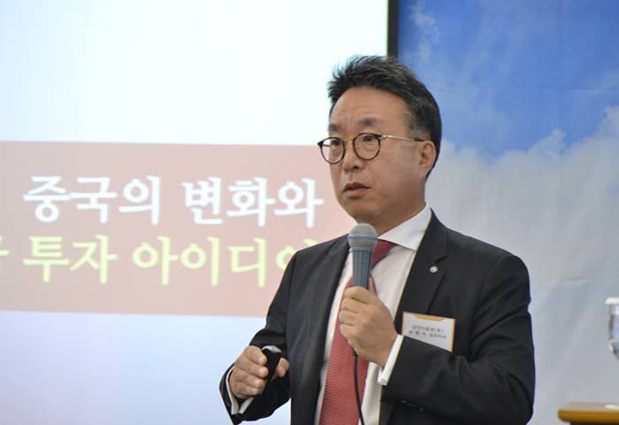 서명석 유안타증권 대표가 아펙인사이츠 조찬 강연회에서 강의했다.