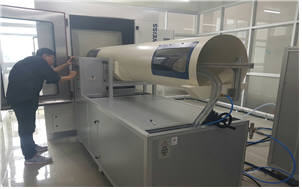 한국로봇산업진흥원의 방수시험 모습.