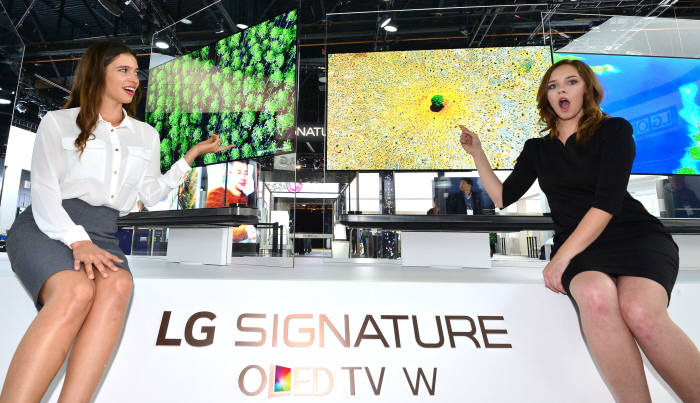 [CES 2017]LG, 최초 `시그니처 올레드 TV W` 공개