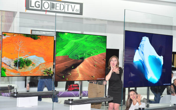 [CES 2017]LG, 최초 `시그니처 올레드 TV W` 공개