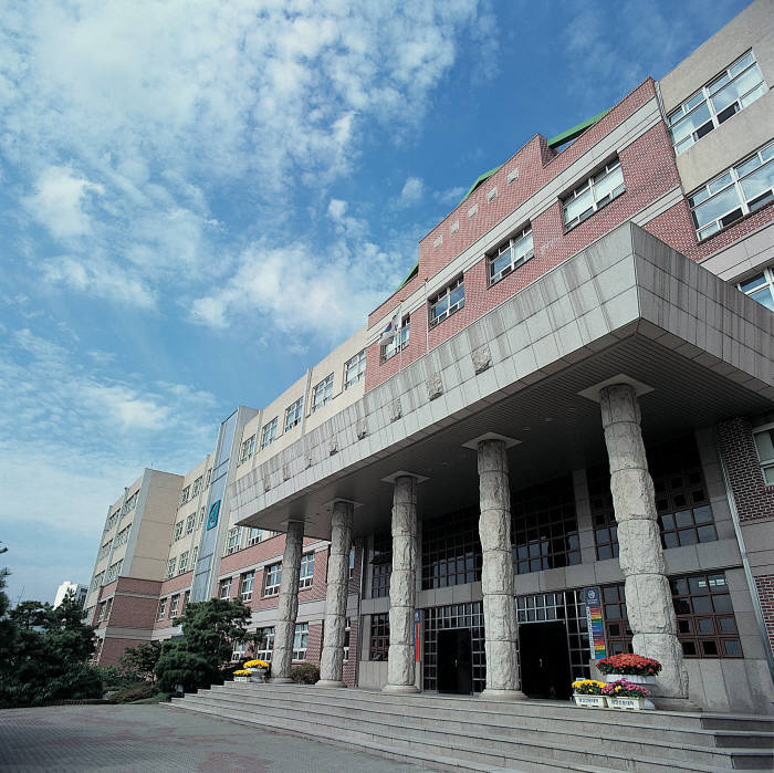 영진전문대 본관