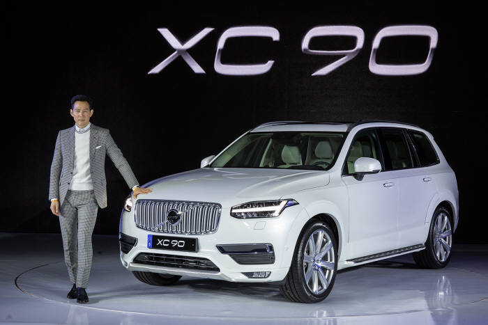 볼보자동차 플래그십 SUV `올뉴 XC90`과 홍보대사 배우 이정재