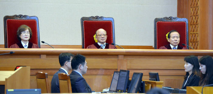 헌재·특검, 마지막 고비 앞서 `총력전`…운명의 달 맞는 박 대통령