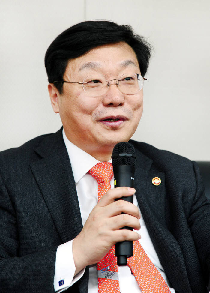 주형환 산업통상자원부 장관.