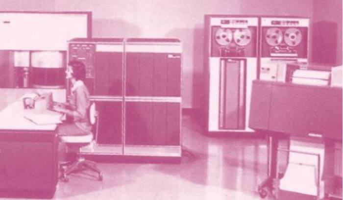 경제기획원이 1967년 도입한 `IBM 1401` 모델