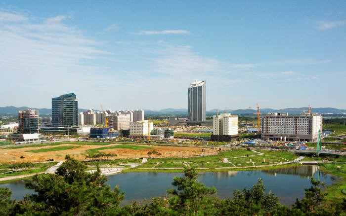 광주전남 빛가람 혁신도시 에너지밸리 전경 가운데로 보이는 한국전력 본사