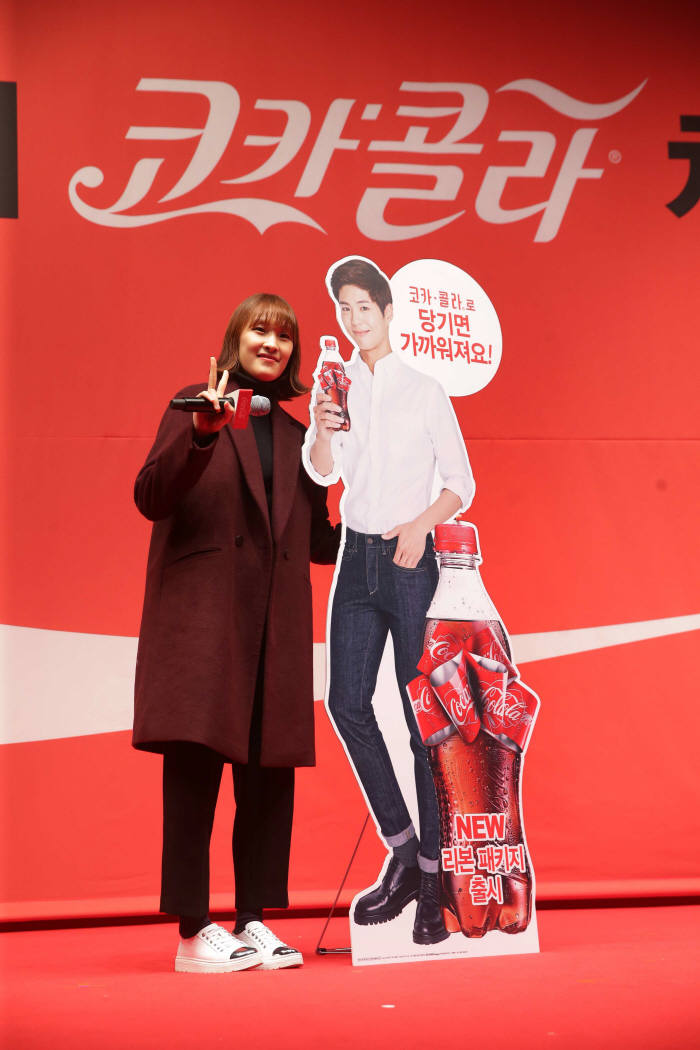 김소희, 박보검 등신대와 짜릿한 V! “태권남매 이대훈과 박보검 우열 가릴 수 없어!”(사진= 한국 코카-콜라)