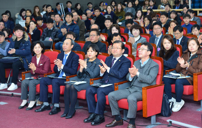 SW교육의무화 시행, SW교육 시간 늘리고, 전문 교사 확보해야