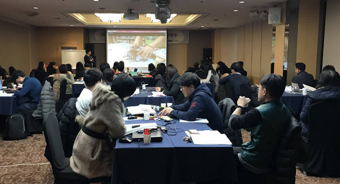 한국교육학술정보원이 20~21일 이틀동안 대전 인터시티호텔에서 개최하는 로봇활용 sw교육을 위한 직무연수 장면