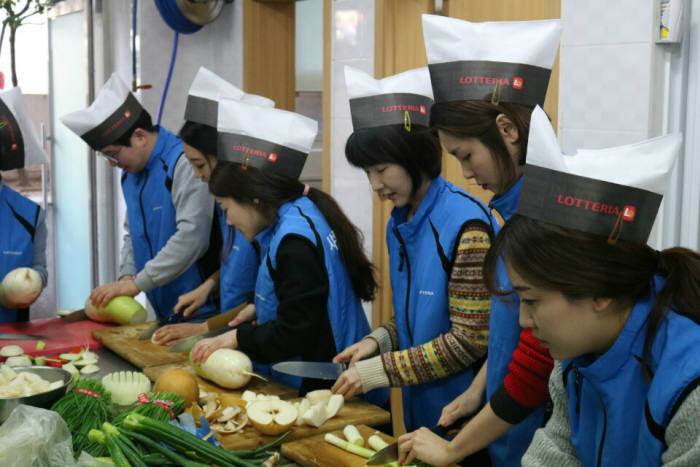 롯데리아 샤롯데봉사단, 취약층 위한 지원 활동 진행