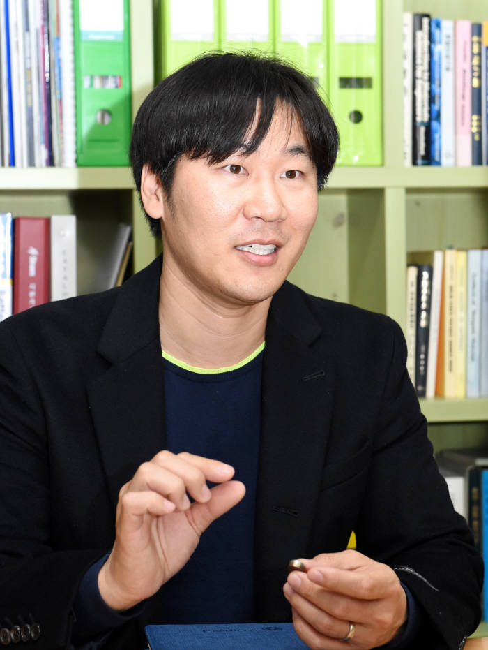 '방전 플라즈마를 이용한 이종복합소재 제조 및 접합 기술'을 개발한 권한상 부경대 교수.