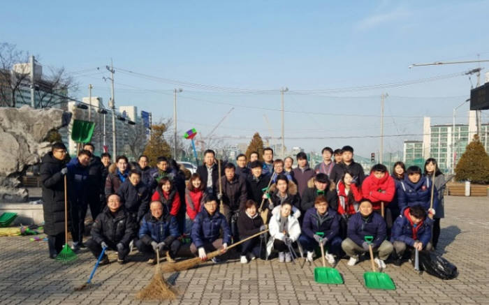 종합운동장 입주기관 합동 환경정비.