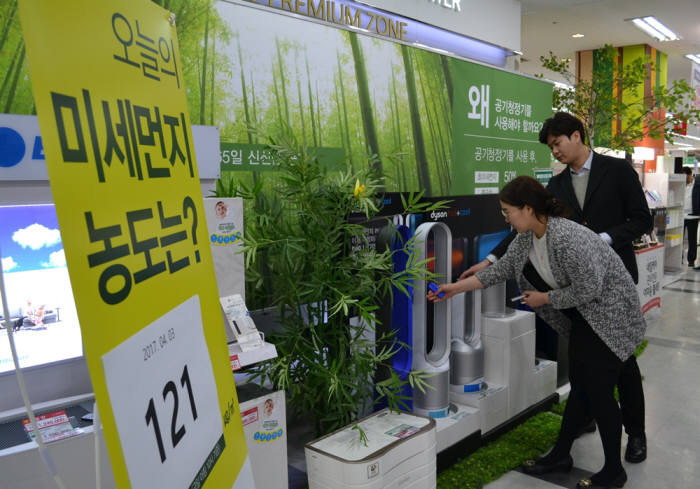 미세먼지+황사로 공기청정기 수요 급증…생산라인 풀가동