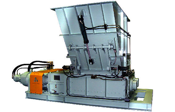 제이에스티의 가연성 폐기물 파쇄기.