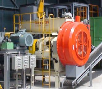 제이에스티의 고형연료 성형기.