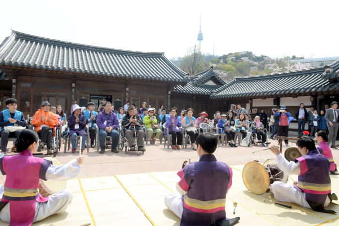 JW그룹, 시각장애인 음악을 통해 세상을 보다...