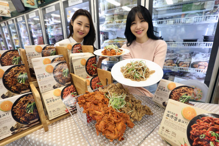 이마트, '흑돼지·청귤' 등 지역 특산물 활용 가정간편식 선보여