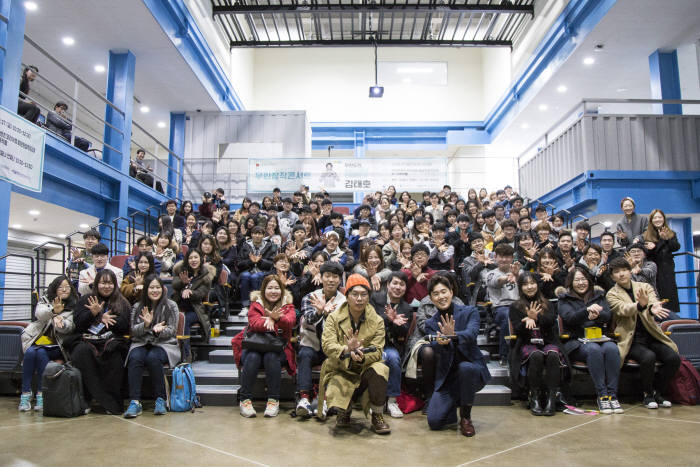 인천콘텐츠코리아랩을 찾은 김태호MBC 무한도전 PD와 기념촬영을 했다.