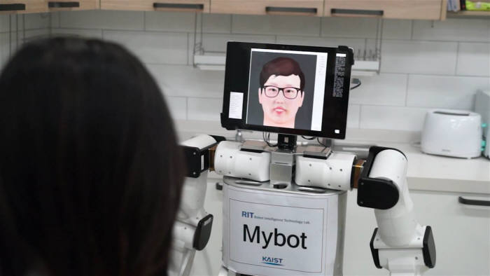 박주연 학생과 대화하는 마이봇.