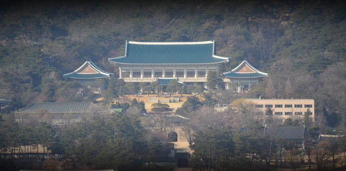 靑, "경총, 일자리 정책 심각히 오독…정책 우선순위는 공공부분"