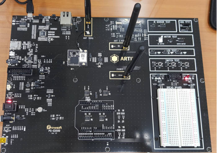 프라임소프트의 아틱 기초 교육용 보드 PS-ED500.