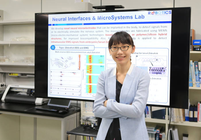 물고기의 정밀 뇌파를 측정하는 다채널 뇌파 측정기술이 개발됐다. 연구에 참여한 김소희 DGIST 로봇공학전공 교수.