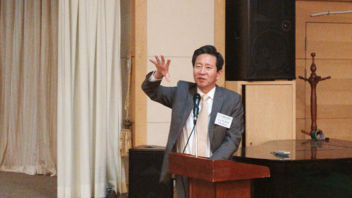 이재훈 에너지밸리포럼 대표가 20일 광주 신양파크호텔에서 열린 '제5회 정례포럼'에서 인사말을 하고 있다.