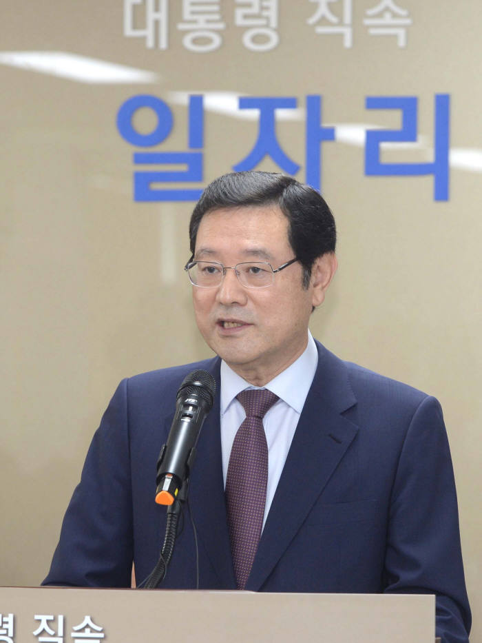 이용섭 일자리위원회 부위원장.