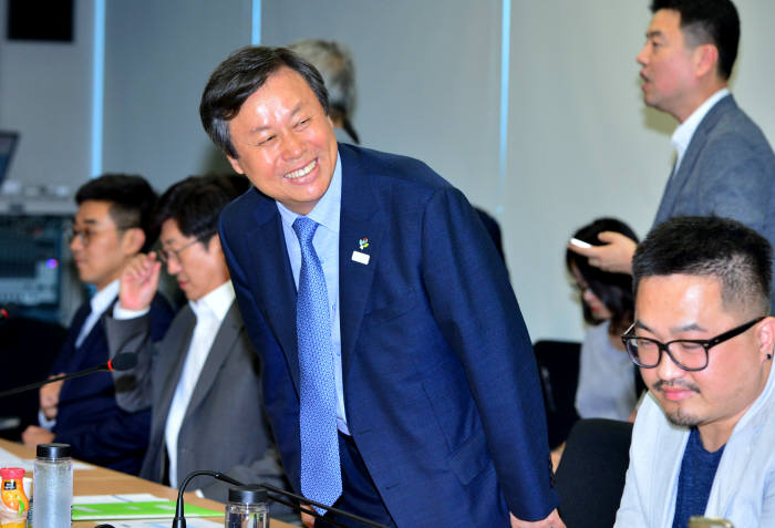 도종환 문체부 장관, 게임산업 현장 방문