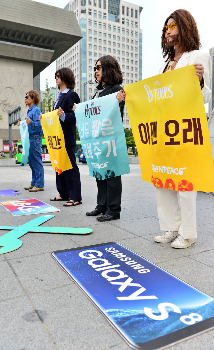 그린피스 친환경 스마트폰 생산 요구 퍼포먼스