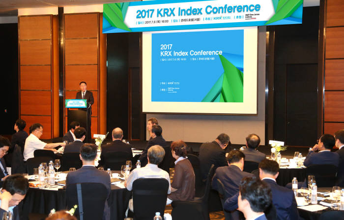 안상환 한국거래소 경영지원본부장이 6일 서울 여의도에서 열린 KRX 인덱스 컨퍼런스에서 인삿말하고 있다. 자료:한국거래소