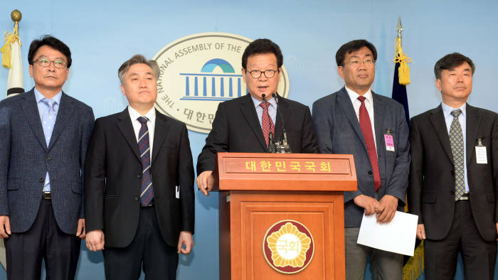 국회 산자위, 탈원전 공방...백운규 후보자 청문회는 19일
