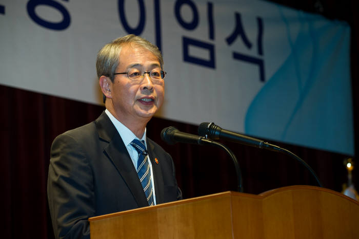 임종룡 금융위원장 이임식... "금융위 정책 대상은 '시장', 균형잡는 평형수 되길"