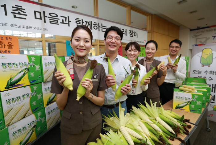 아시아나항공, 1사1촌 마을 특산품 찰옥수수 직거래 장터 운영 (제공=아시아나항공)