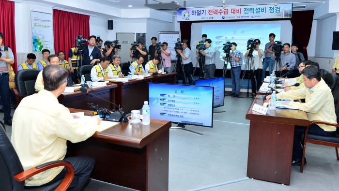 백운규 산업통상자원부 장관, 하절기 전력수급 대비 전력설비 현장점검