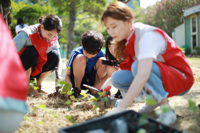 부산은행, 임직원 자원봉사 대축제 실시