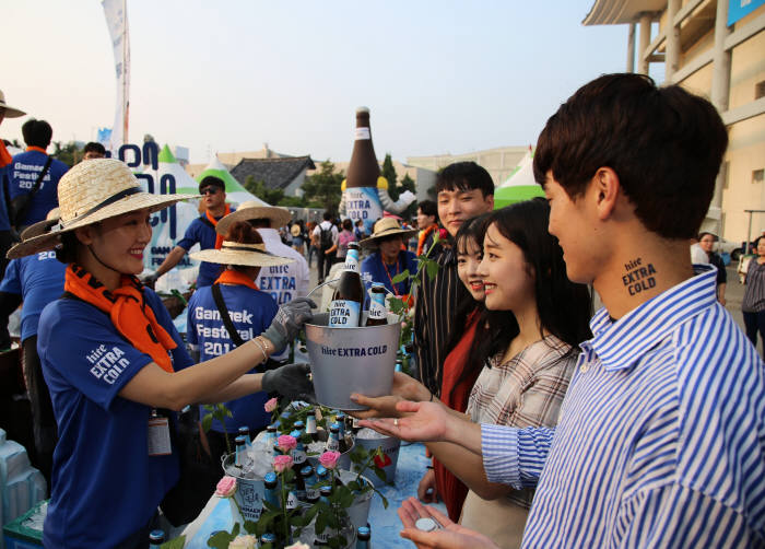 하이트진로, 전주 가맥축제 당일 생산 맥주 7만병 완판