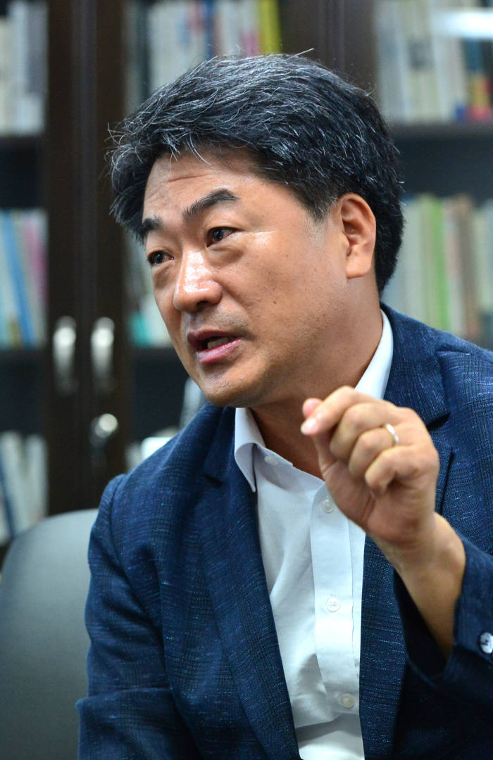 [이현덕이 만난 생각의 리더](106)블록체인 활성화에 발벗고 나선 김형주 한국블록체인산업진흥협회 이사장