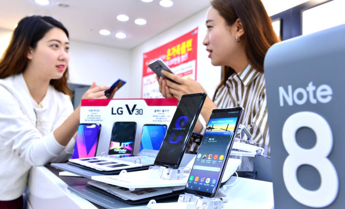 갤노트8 vs V30, 삼성-LG 마케팅 대결