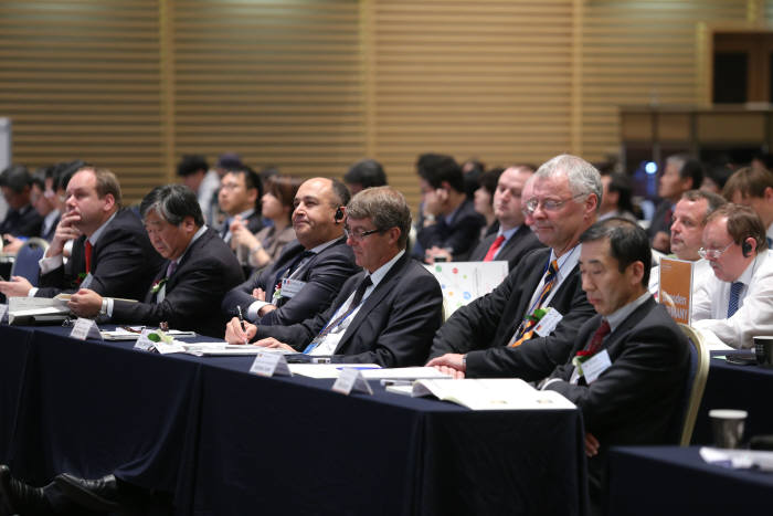 2015년 대전에서 열린 제1회 국제나노산업포럼에 참가한 해외 나노도시 관계자들.