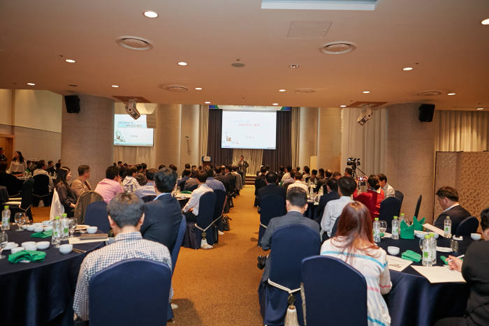 한국무역협회(KITA) 광주전남지역본부는 광주전남기업협의회와 공동으로 28일 오전 홀리데이인 광주호텔에서 '제1회 KITA 광주전남무역포럼'을 개최했다.