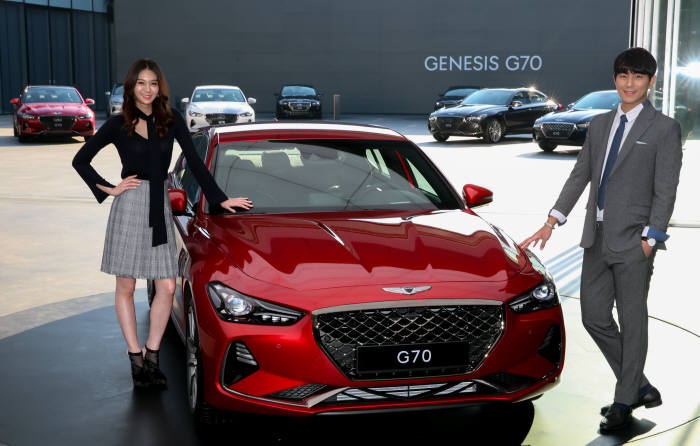 제네시스 프리미엄 중형 세단 'G70'